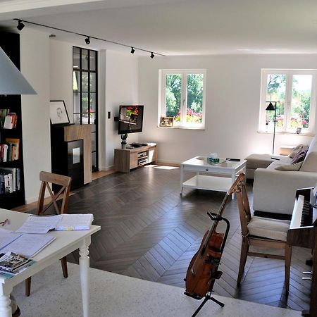 Tres Belle Villa 4 Facades Dans Quartier Vert Et Arbore - 5 Kms De Namur Exteriör bild