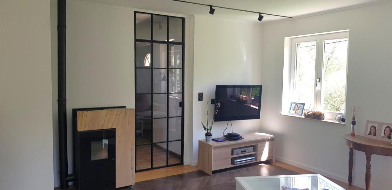 Tres Belle Villa 4 Facades Dans Quartier Vert Et Arbore - 5 Kms De Namur Exteriör bild