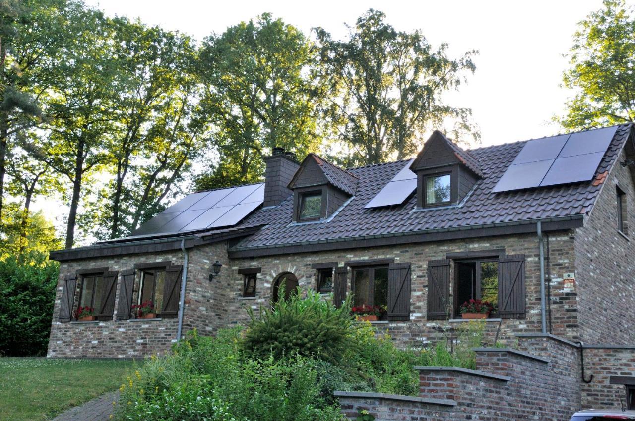 Tres Belle Villa 4 Facades Dans Quartier Vert Et Arbore - 5 Kms De Namur Exteriör bild