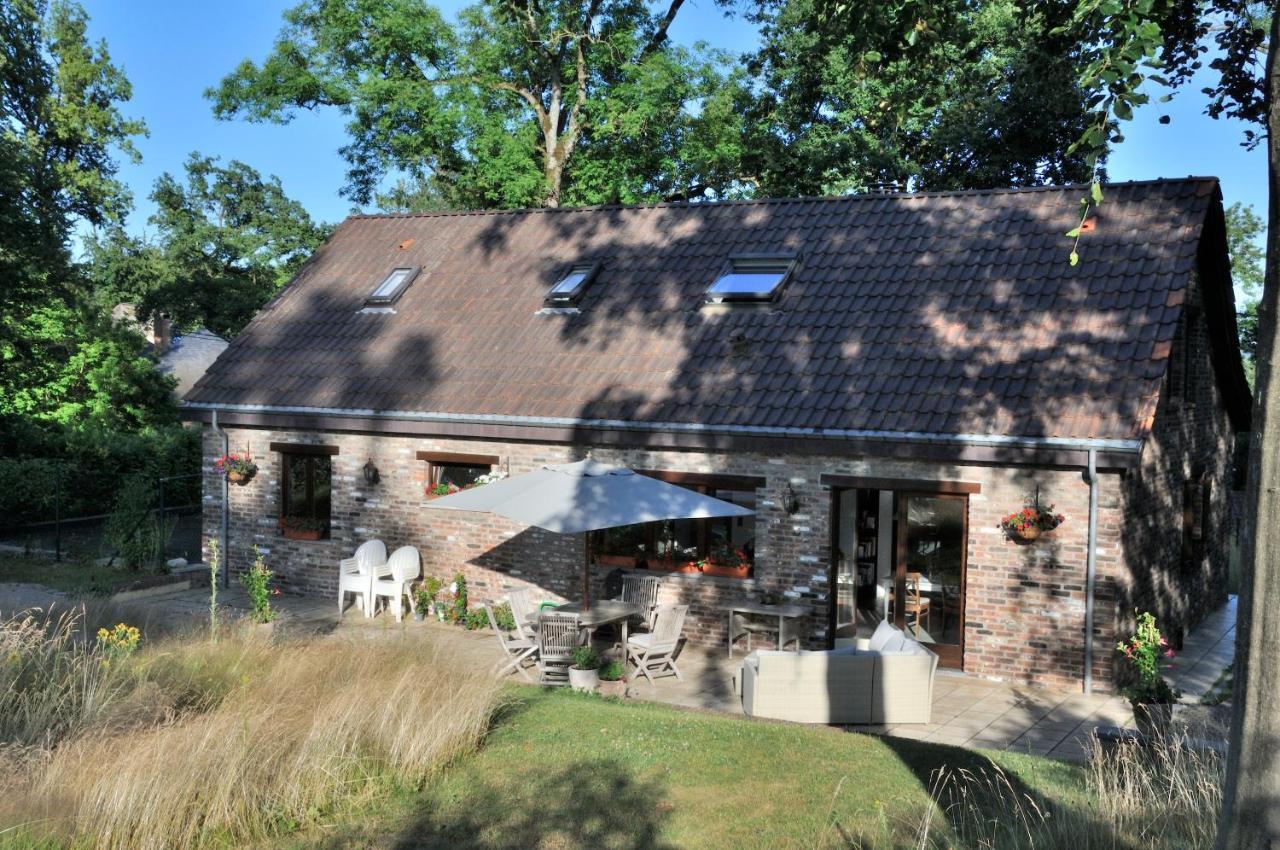 Tres Belle Villa 4 Facades Dans Quartier Vert Et Arbore - 5 Kms De Namur Exteriör bild