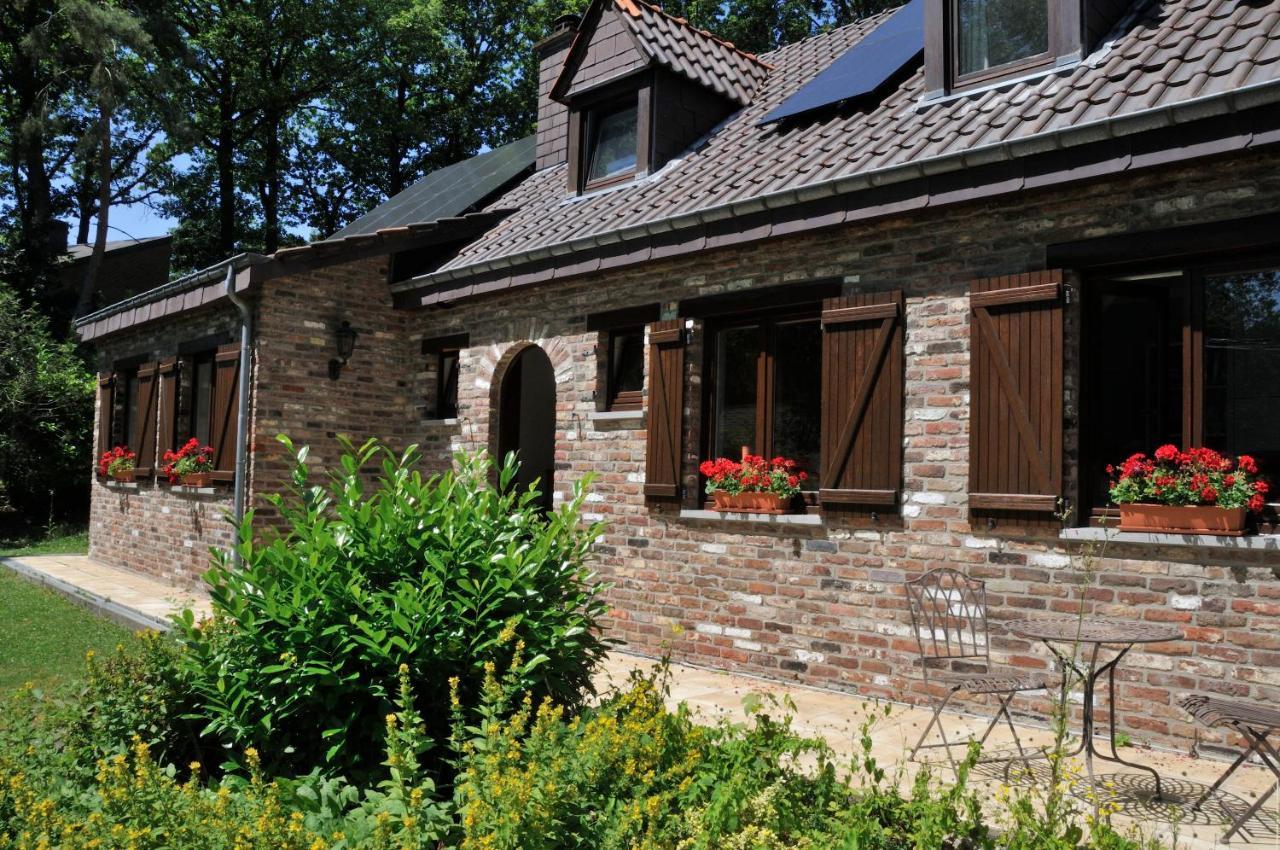 Tres Belle Villa 4 Facades Dans Quartier Vert Et Arbore - 5 Kms De Namur Exteriör bild